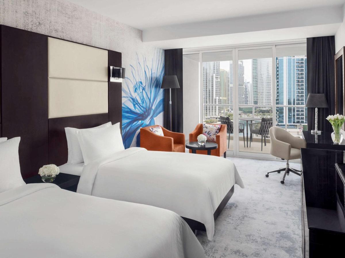 Hotel Mövenpick Jumeirah Lakes Towers 5*